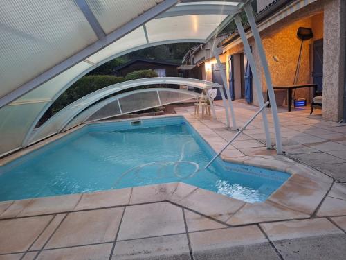 Kolam renang di atau dekat dengan Villa with pool in Taradeau
