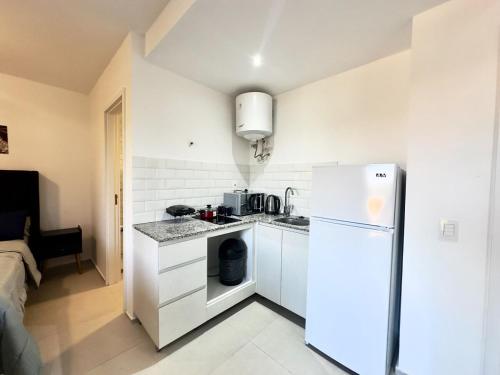 a white kitchen with a refrigerator and a sink at Apartamento en Luque cerca de Asunción 219 in Luque