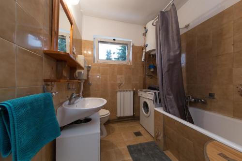Cozy Apartment with Private Garden & Easy Parking