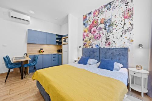 City Center Amphitheater Studio Apartments