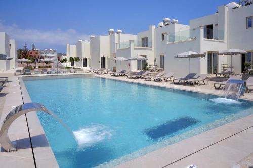 Piscina a Panas Villas o a prop