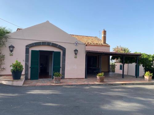 Το κτήριο όπου στεγάζεται  the country house