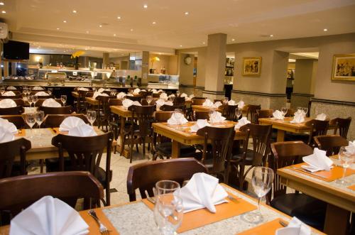 A restaurant or other place to eat at Riale Imperial Flamengo