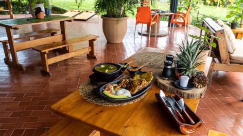 Makanan di atau berdekatan hotel