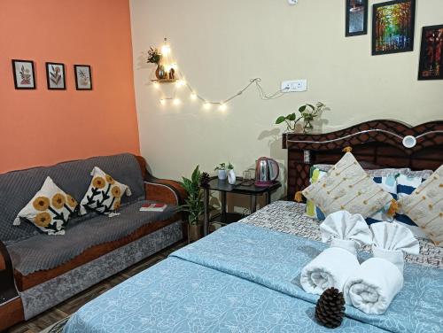 a bedroom with two beds and a couch at Malta Tree Homes in Kurchhola