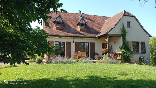 a house with a green lawn in front of it at Bet & Jac in Meyronne
