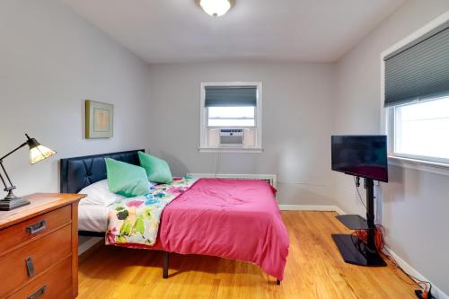 a bedroom with a bed and a tv in it at 5 Mi to Dtwn Newark Hillside Vacation Rental in Hillside