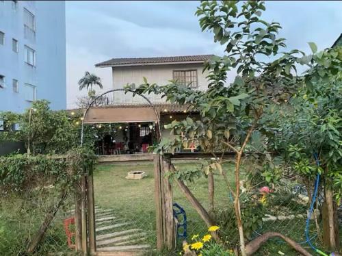 Κήπος έξω από το EcoHouse - 12 min to Downtown