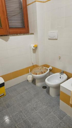 a bathroom with a toilet and a bidet at PM 25 Via Trepene in Castellonorato