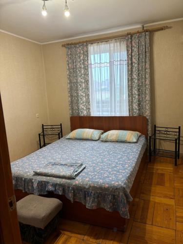 Ένα ή περισσότερα κρεβάτια σε δωμάτιο στο Three-room apartment in the center