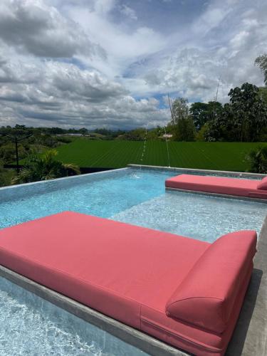 Piscina di Eco Hotel La Colina Mirador Con aire acondicionado o nelle vicinanze