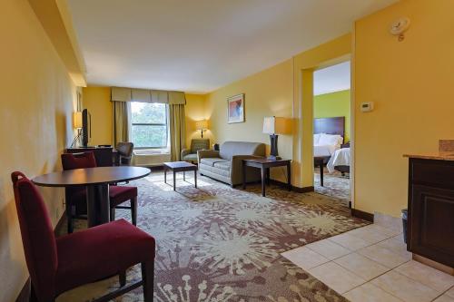 a living room with a couch and a table in a hotel room at Hotel Gurnee in Gurnee