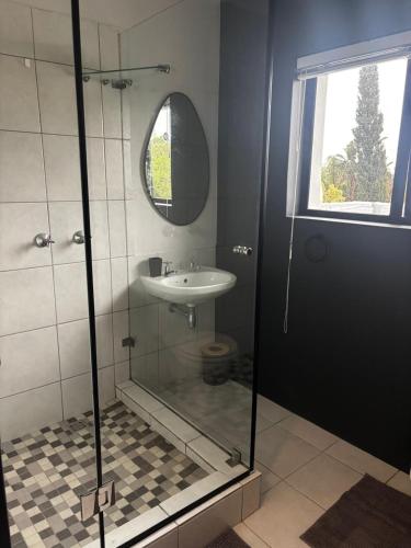 Ένα μπάνιο στο Apartment Paradys 2 - Serviced