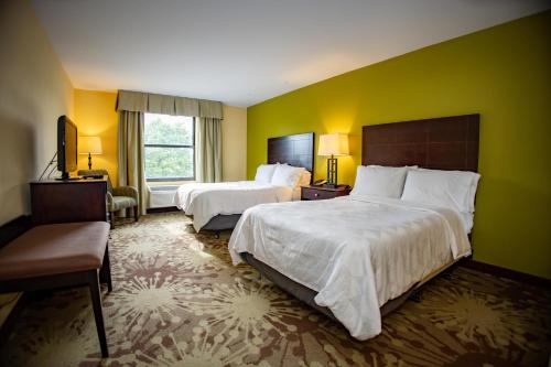 a hotel room with two beds and a window at Hotel Gurnee in Gurnee