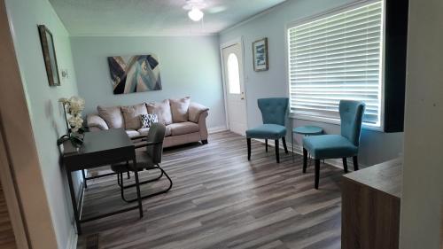 Afbeelding uit fotogalerij van Beautiful 2BD Apt Jamesway in West End Area! in Abbeyville