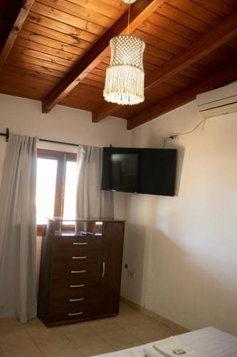 Μια τηλεόραση ή/και κέντρο ψυχαγωγίας στο Hotel Cafayate
