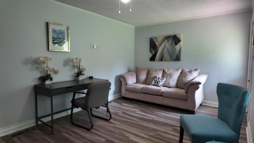 Afbeelding uit fotogalerij van Beautiful 2BD Apt Jamesway in West End Area! in Abbeyville