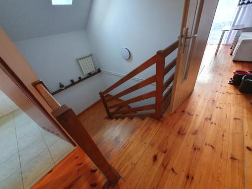 a staircase in a room with a wooden floor at Chwila relaksu in Rybarzowice