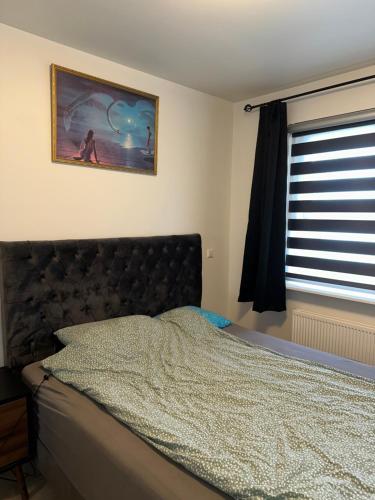 Ένα ή περισσότερα κρεβάτια σε δωμάτιο στο Cosy apartment