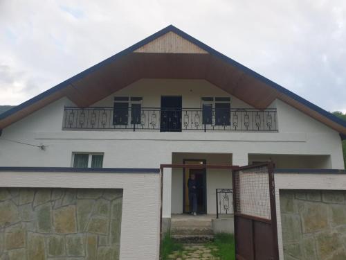 Gallery image of Ananuri hotel-white house in Ananuri