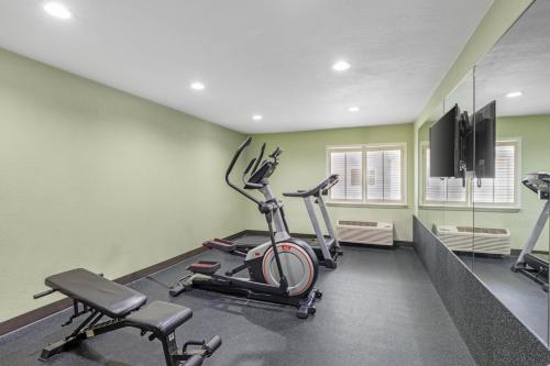 Fitness centrum a/nebo fitness zařízení v ubytování Quality Inn & Suites Plano East - Richardson