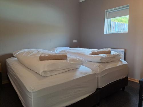 two twin beds in a room with a window at Hotel Studlagil in Skjöldólfsstaðir