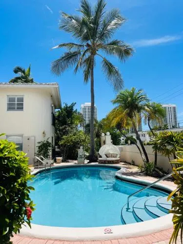 La Casa Hotel in Coral Springs