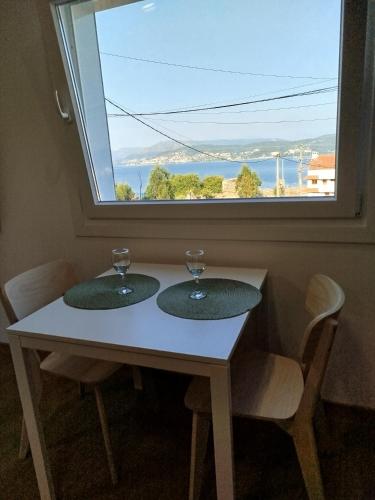 a table with two glasses on it with a window at La de Simón in A Guarda