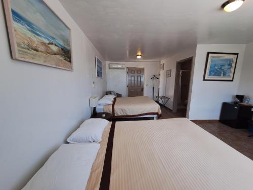 a room with three beds in a room at #44#27#56al#67 Rooms 2 beds near beach in San Felipe