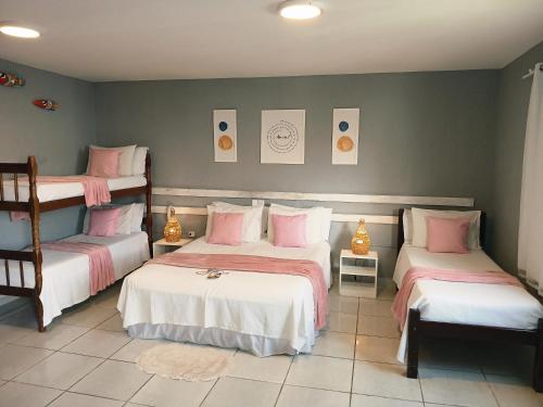 Ein Bett oder Betten in einem Zimmer der Unterkunft Pousada America do Sol