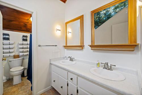 a bathroom with two sinks and a toilet at Warm Historic Mountain Cabin in Champion