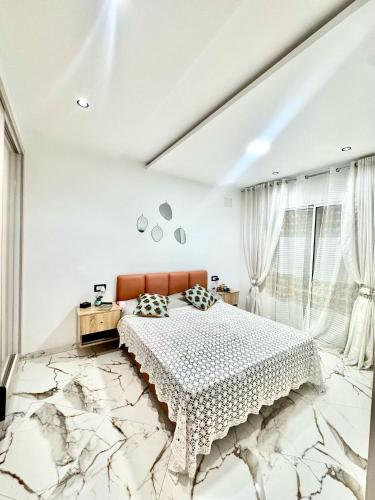 Llit o llits en una habitació de Kelibia luxury 2 bed flat