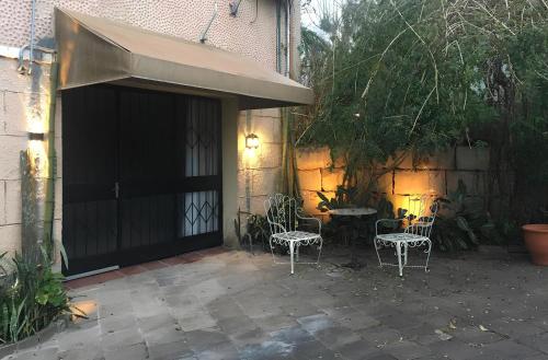 a patio with a table and chairs and an awning at Studio Tamandaré in Garibaldi