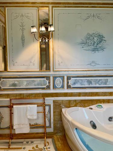 a bathroom with a tub and a sink at Residenza Rinascimento 