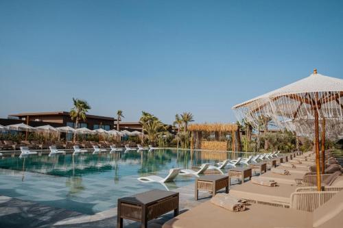 Piscina di NOMMOS Beach RESORT & POOL CLUB o nelle vicinanze