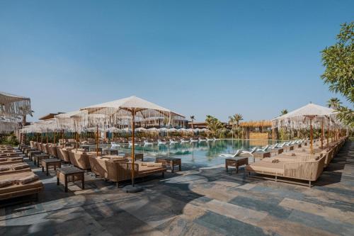 Piscina di NOMMOS Beach RESORT & POOL CLUB o nelle vicinanze