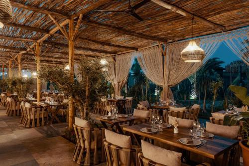 Ristorante o altro punto ristoro di NOMMOS Beach RESORT & POOL CLUB