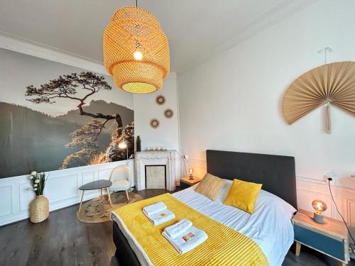 Кровать или кровати в номере Le cœur de Reims magnifique 3 chambres au centre