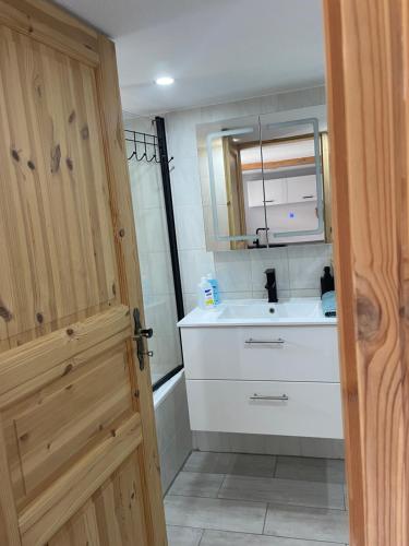 Ένα μπάνιο στο Ferienwohnung Holtensen