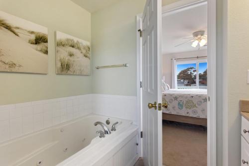 Un baño de 5530 - The Bright Side