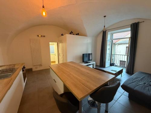 TV a/nebo společenská místnost v ubytování Appartement type 2