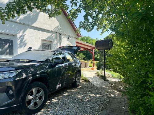 a car parked in front of a house at Offline Vendégház in Orfű