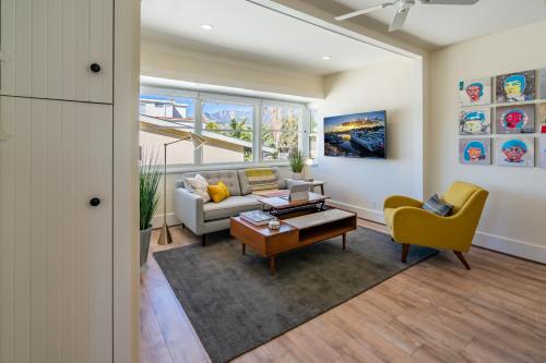 Χώρος καθιστικού στο The Sea Captains Loft by Paradise Retreats