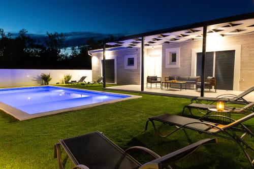 Holiday Home Nena I Pet-friendly retreat with private pool, near Šibenik