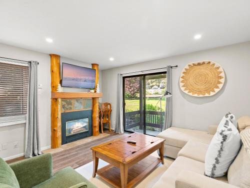 Χώρος καθιστικού στο Red Pine Condominiums by All Seasons Resort Lodging