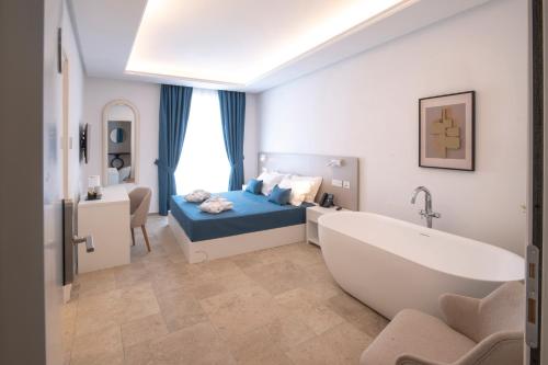 a bathroom with a tub and a bed and a bath tub at Hotel Palazzo Antonietta in San Marco di Castellabate
