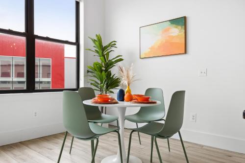 Χώρος καθιστικού στο Lofts at Kearny - Rustic Chic 1-3BR Lofts with Quick NYC Access & On-Site Gym