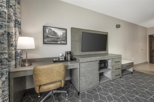 Μια τηλεόραση ή/και κέντρο ψυχαγωγίας στο Best Western Plus Lawrenceburg