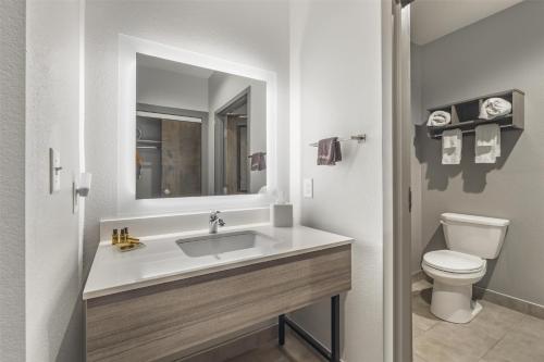 Ένα μπάνιο στο Best Western Plus Lawrenceburg