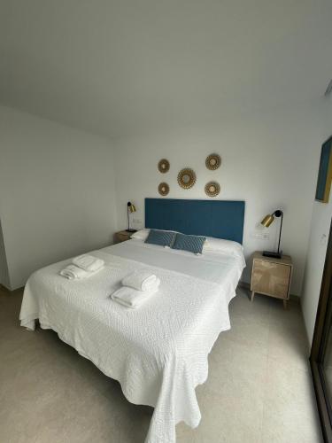 Katil atau katil-katil dalam bilik di Stunning Design Villa with large private Pool 30sqm